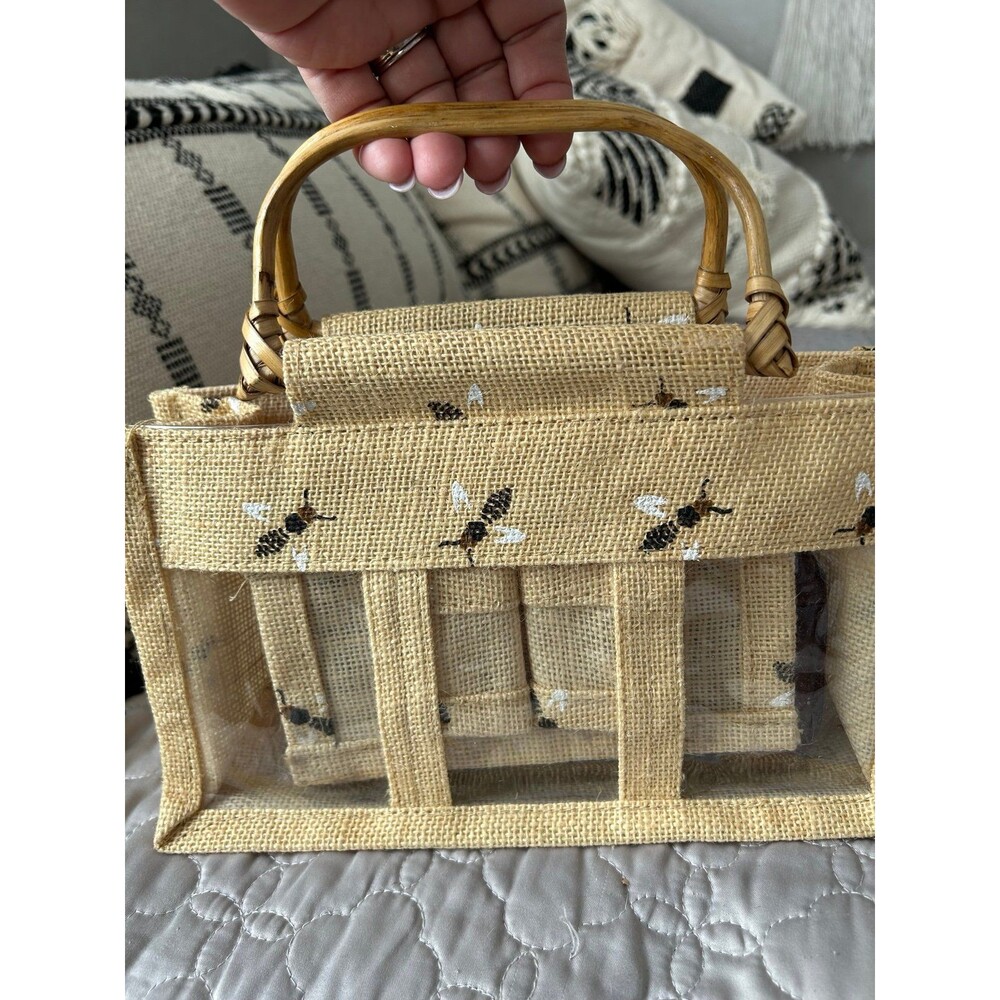 3 jar Gift Bag
Made of a durable burlap with wooden handles.